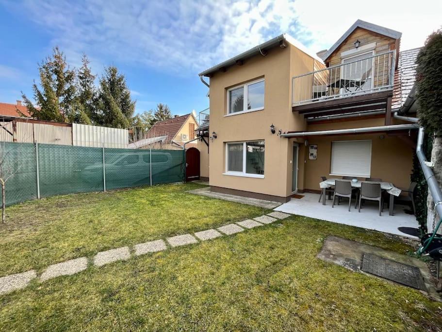 Rabbit Apartman Mosonmagyarovar Luaran gambar
