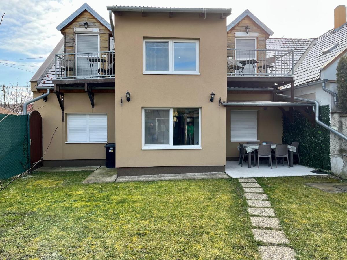 Rabbit Apartman Mosonmagyarovar Luaran gambar