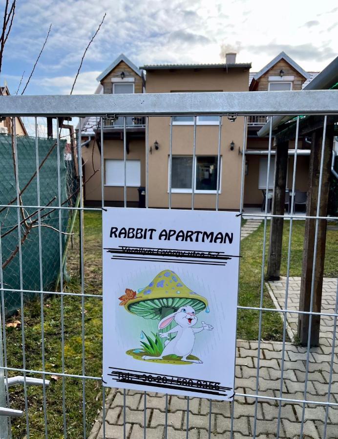 Rabbit Apartman Mosonmagyarovar Luaran gambar